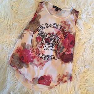 ⭐️BOGO Floral Tank⭐️